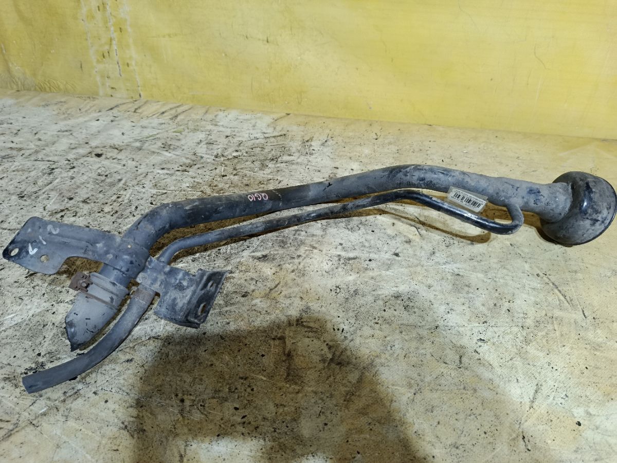 Заливная горловина топливного бака на Nissan Sunny FB15 QG15DE Фото 1