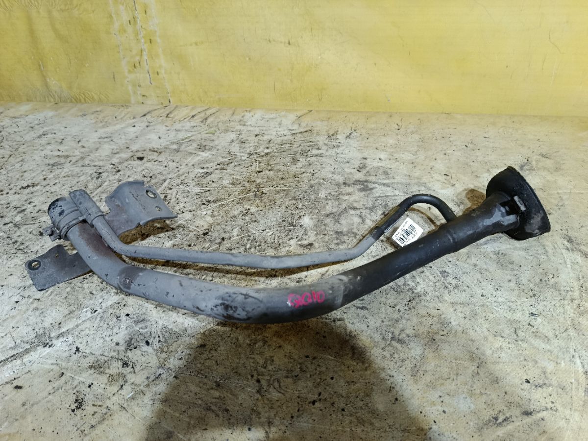 Заливная горловина топливного бака на Nissan Sunny FB15 QG15DE Фото 1