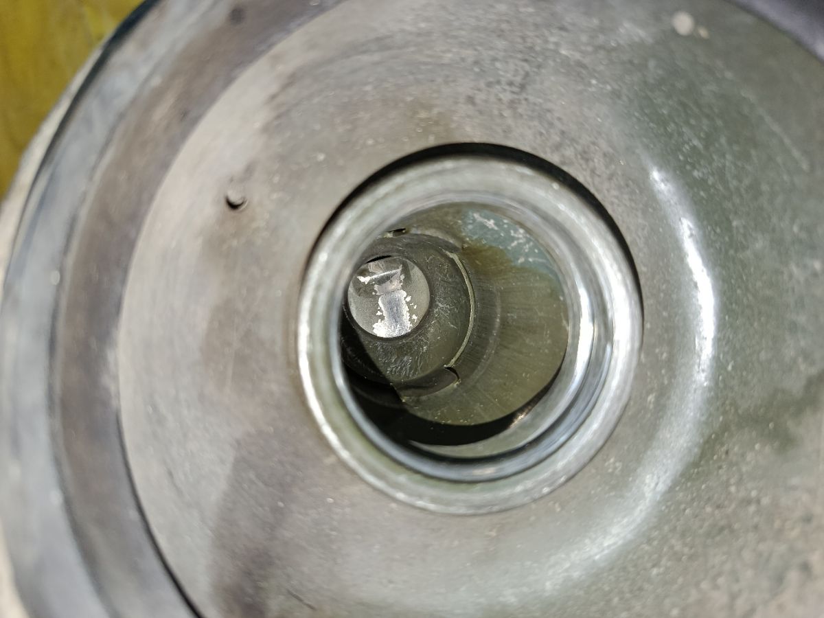 Заливная горловина топливного бака на Nissan Sunny FB15 QG15DE Фото 3