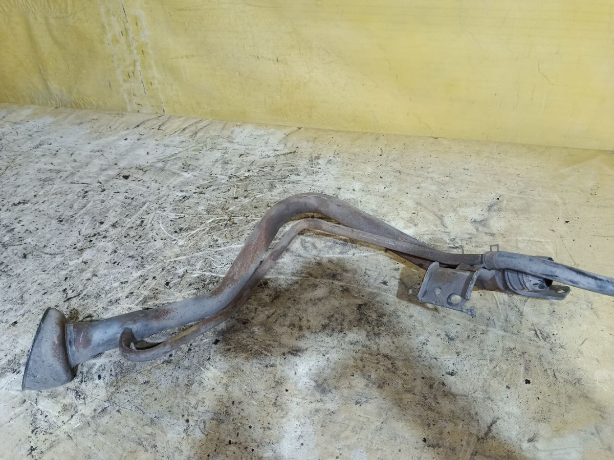 Заливная горловина топливного бака на Nissan Sunny FB15 QG15DE Фото 2