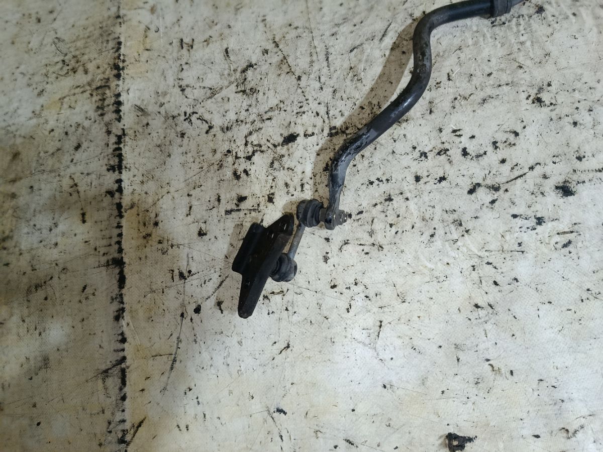 Стабилизатор на Nissan Serena PC24 SR20DE Фото 2