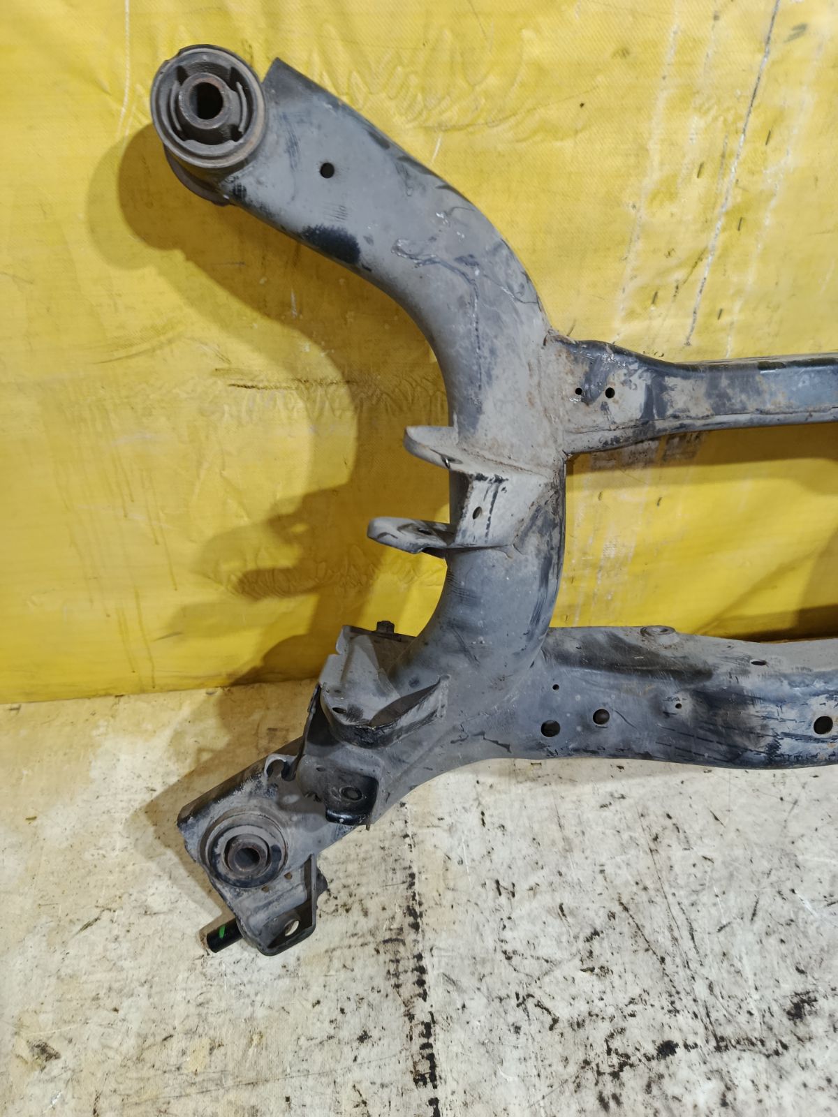 Балка подвески на Nissan Teana J31 VQ23DE Фото 11