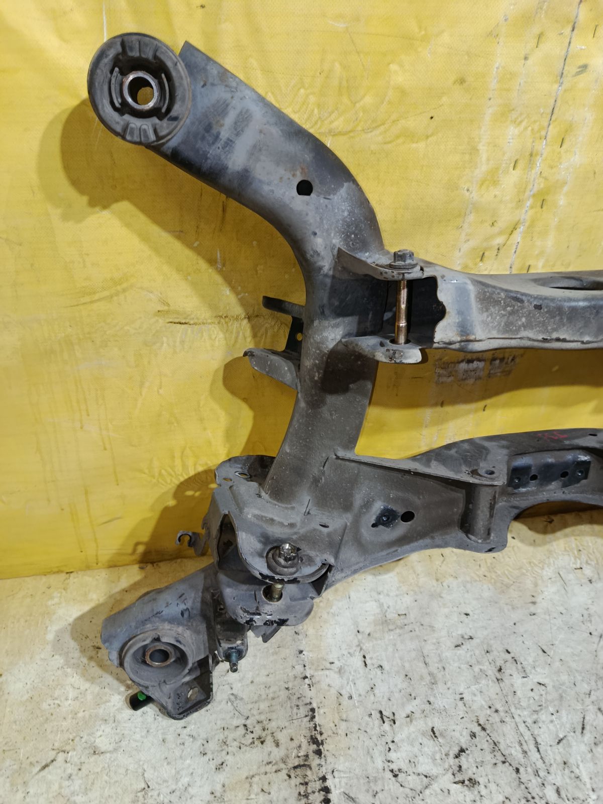 Балка подвески на Nissan Teana J31 VQ23DE Фото 2