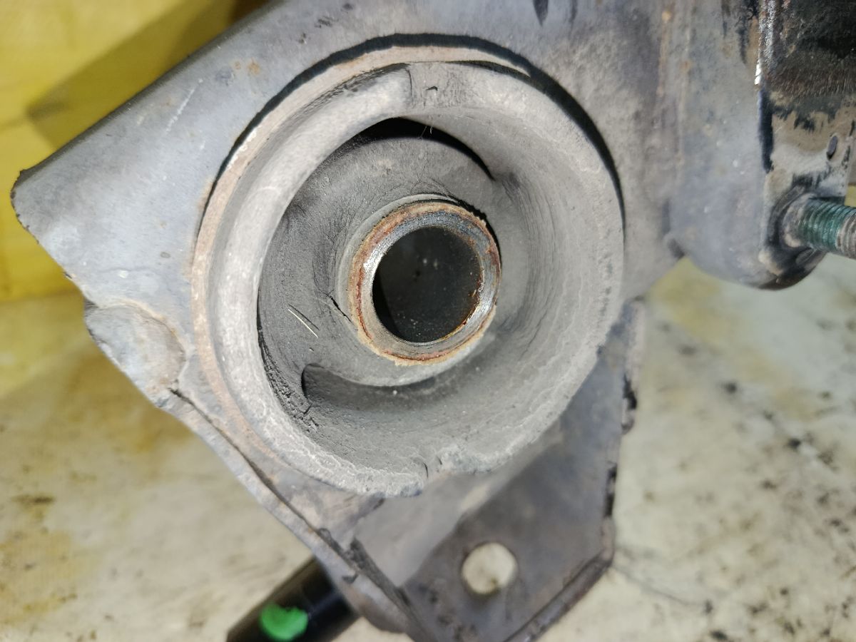 Балка подвески на Nissan Teana J31 VQ23DE Фото 5