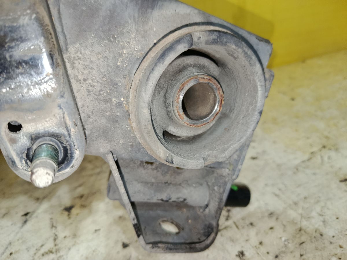 Балка подвески на Nissan Teana J31 VQ23DE Фото 7