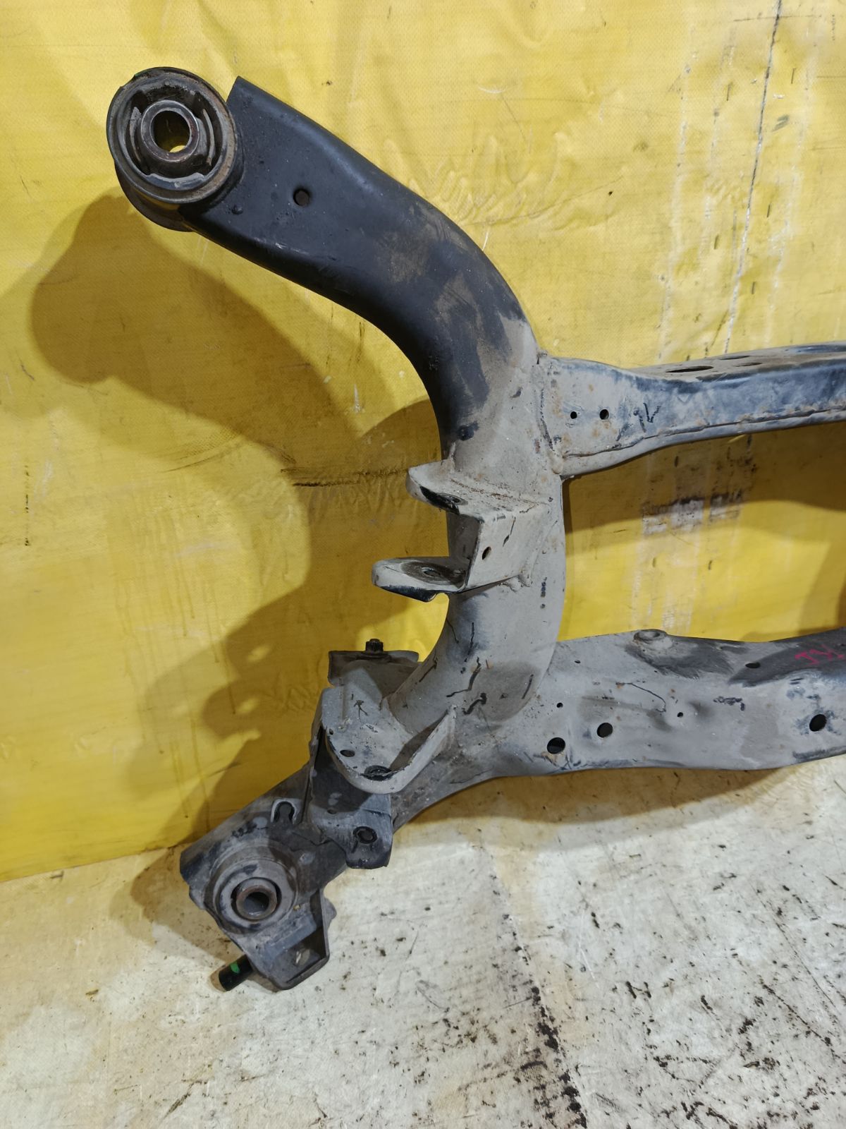 Балка подвески на Nissan Teana J31 VQ23DE Фото 9