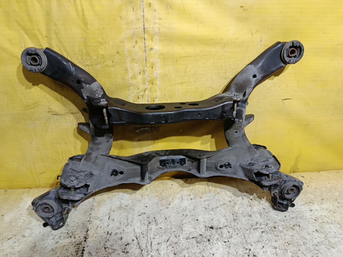 Балка подвески на Nissan Teana J31 VQ23DE Фото 1