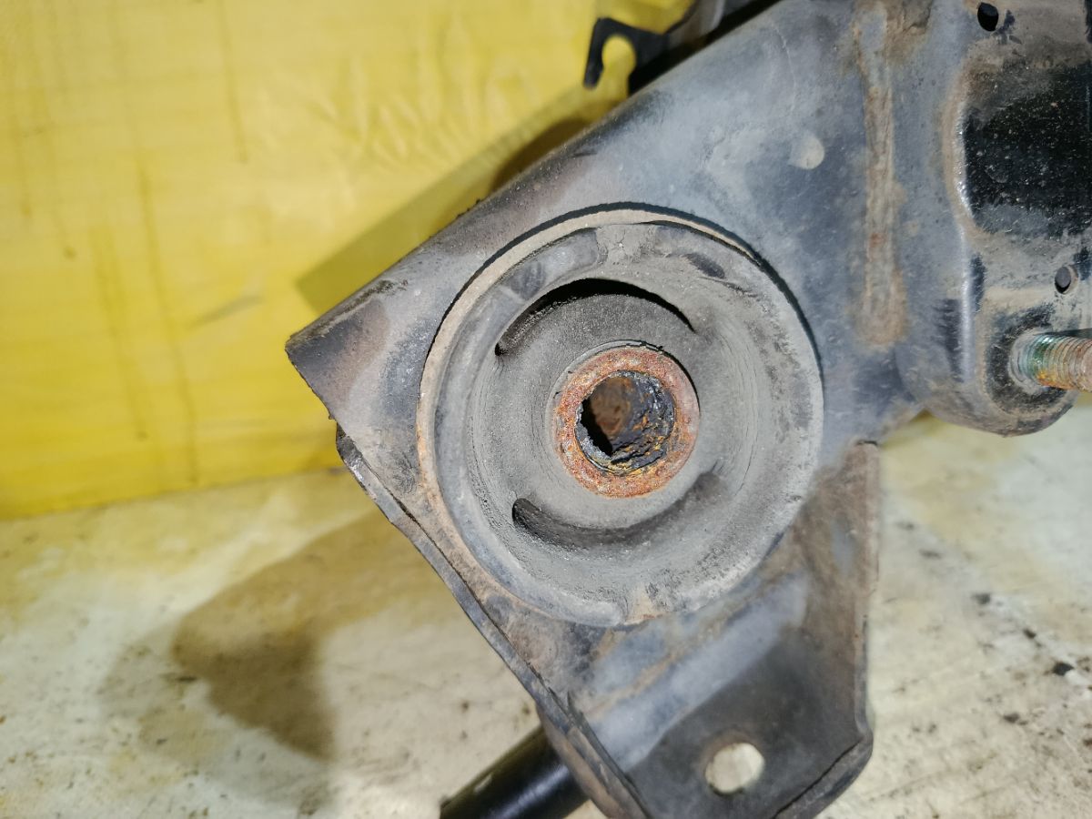 Балка подвески на Nissan Teana J31 VQ23DE Фото 5