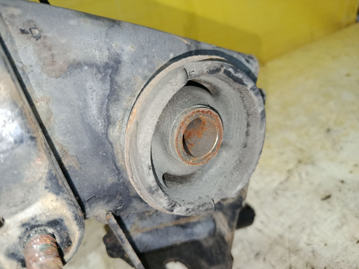 Балка подвески на Nissan Teana J31 VQ23DE Фото 7