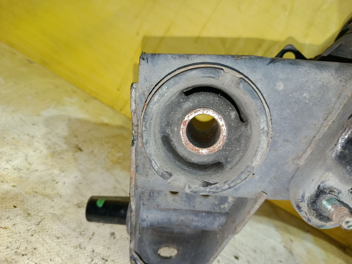 Балка подвески на Nissan Teana J31 VQ23DE Фото 3