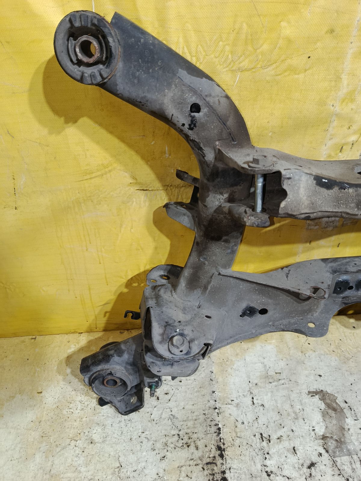 Балка подвески на Nissan Teana J31 VQ23DE Фото 6