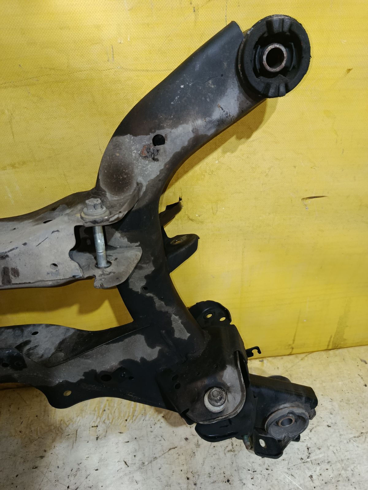 Балка подвески на Nissan Teana J31 VQ23DE Фото 7