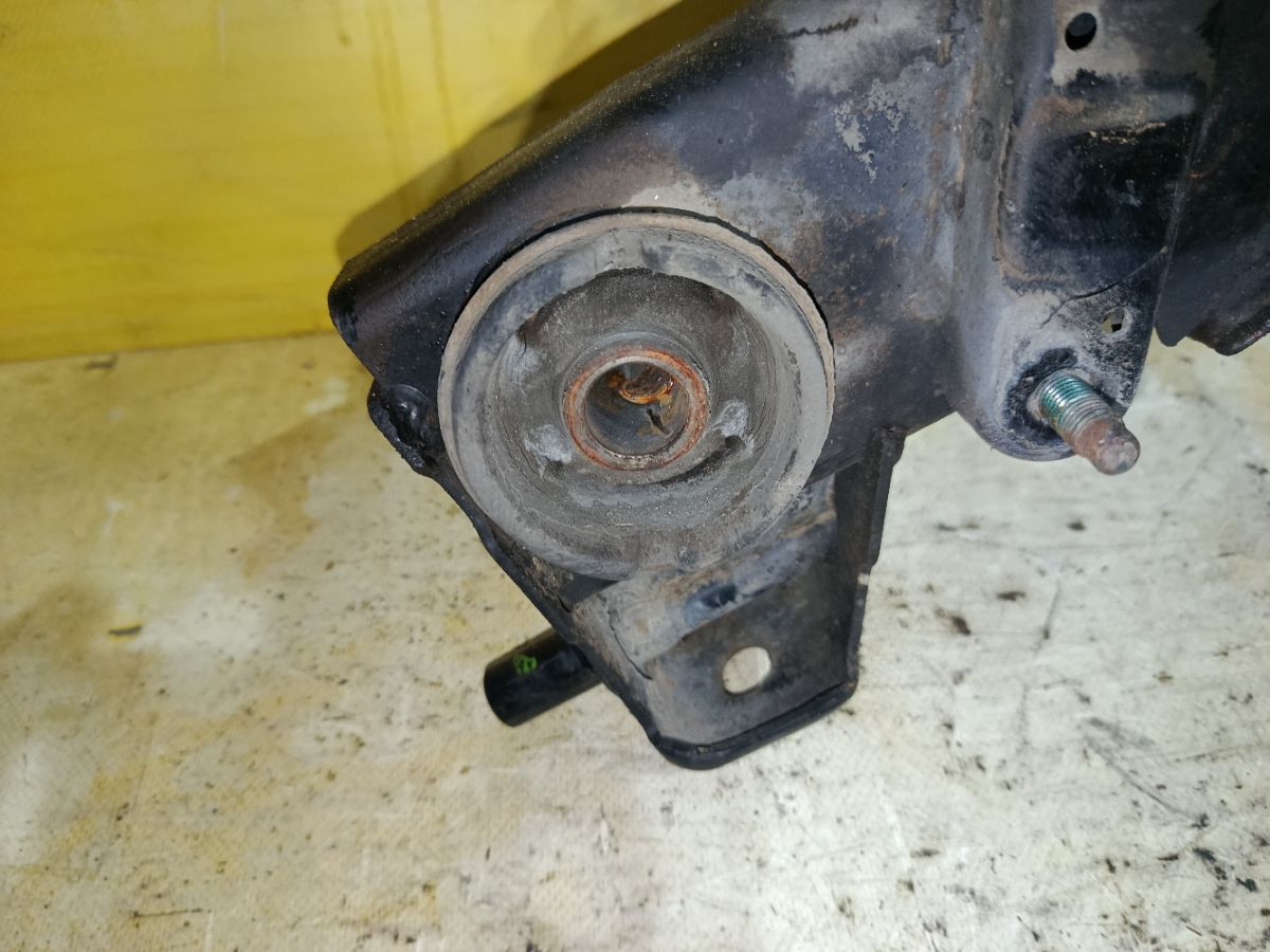 Балка подвески на Nissan Teana J31 VQ23DE Фото 3