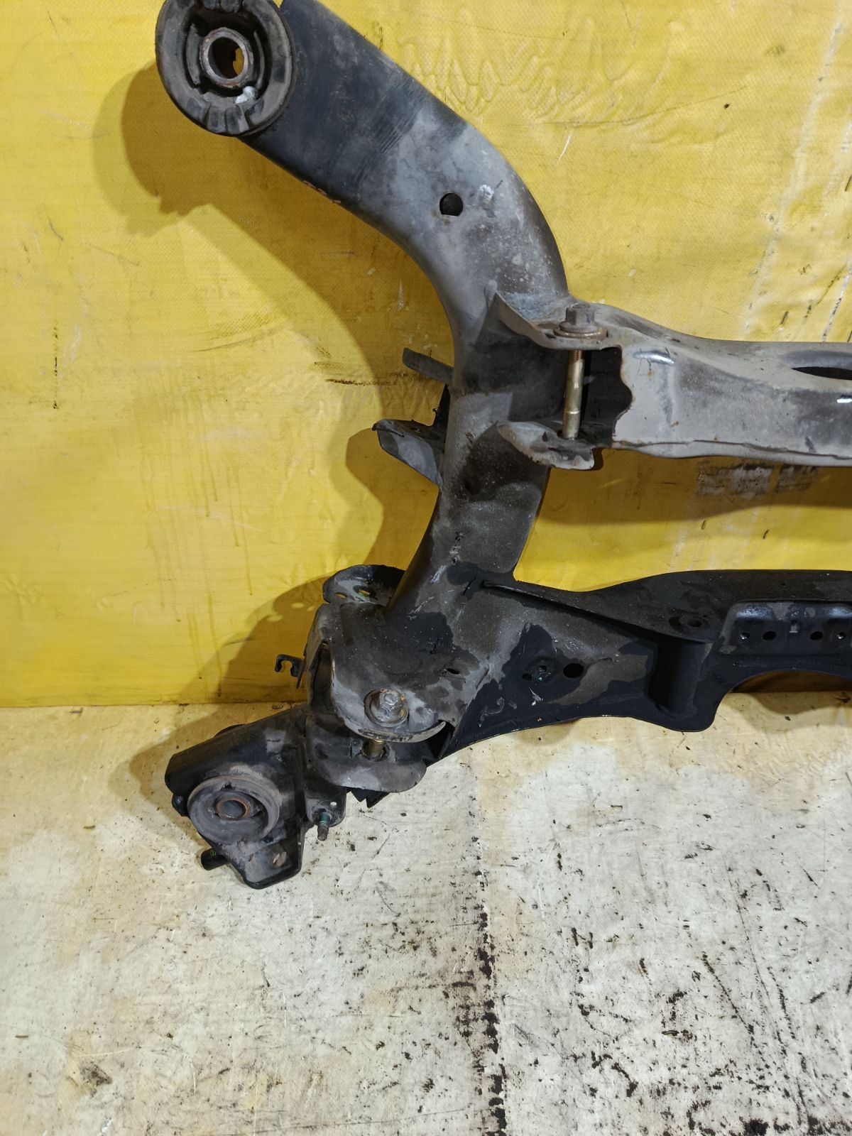 Балка подвески на Nissan Teana J31 VQ23DE Фото 6