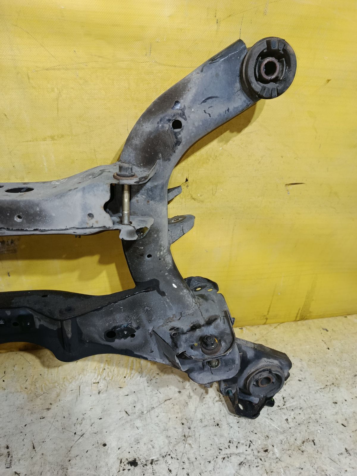 Балка подвески на Nissan Teana J31 VQ23DE Фото 7