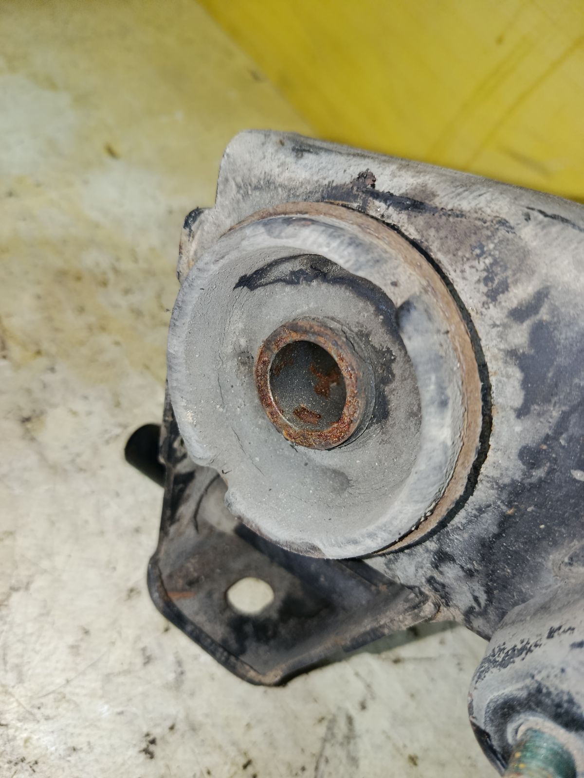 Балка подвески на Nissan Teana J31 VQ23DE Фото 3