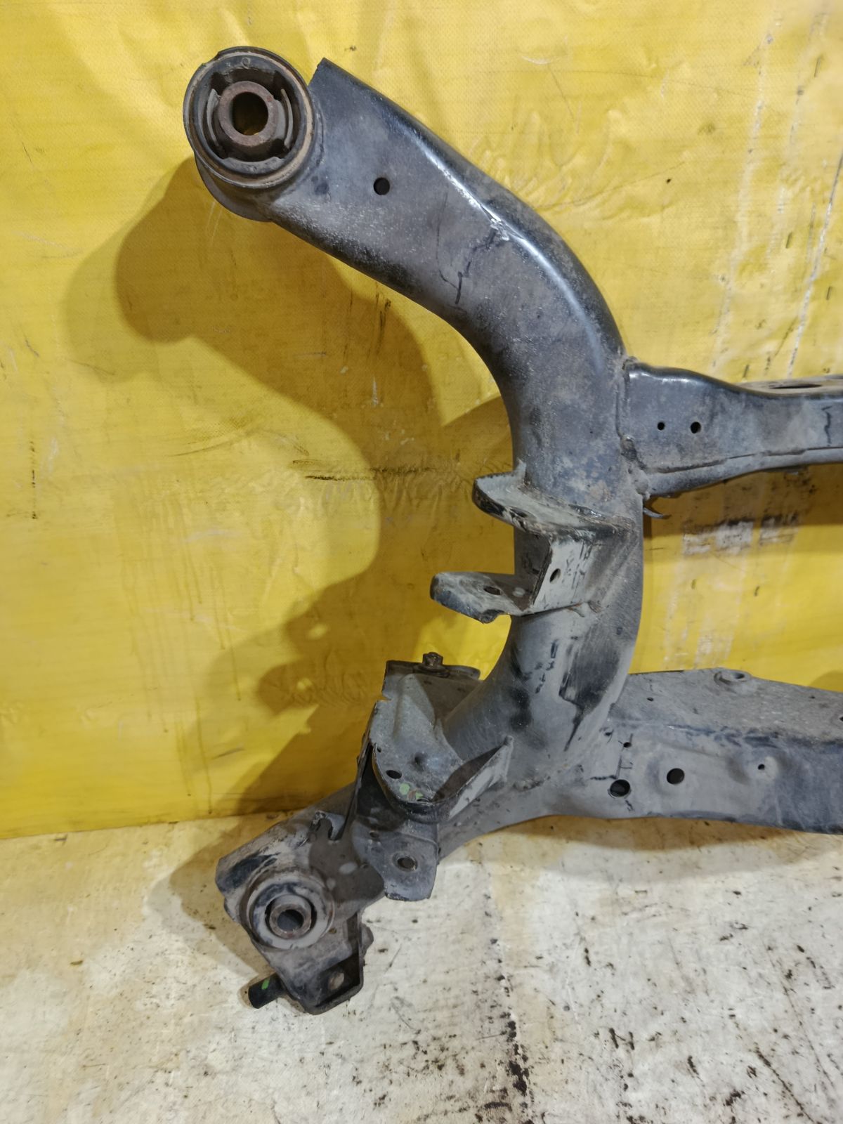 Балка подвески на Nissan Teana J31 VQ23DE Фото 9