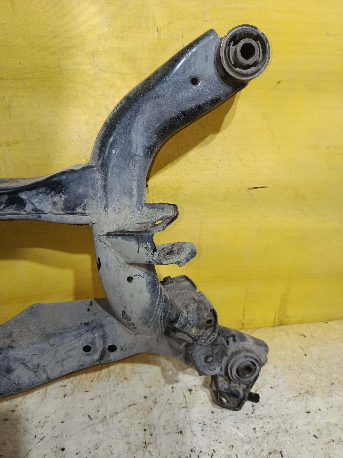 Балка подвески на Nissan Teana J31 VQ23DE Фото 10