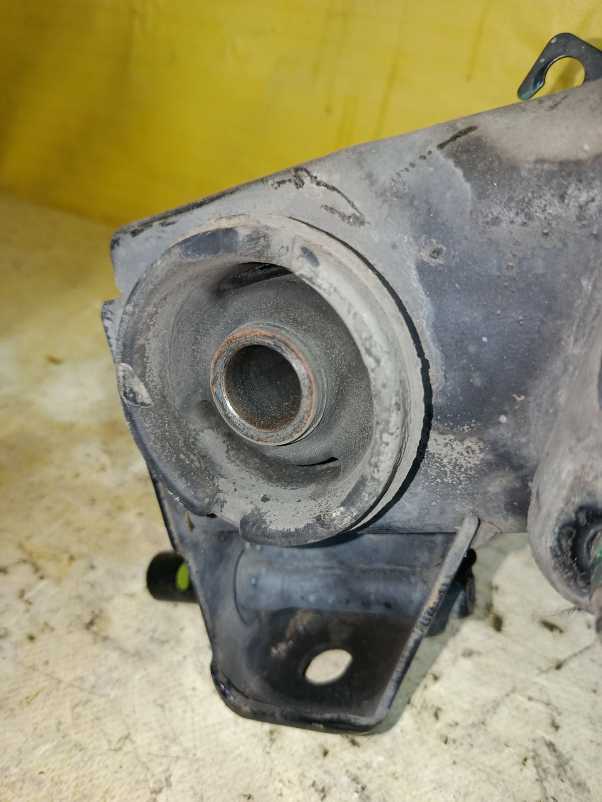 Балка подвески на Nissan Teana J31 VQ23DE Фото 3