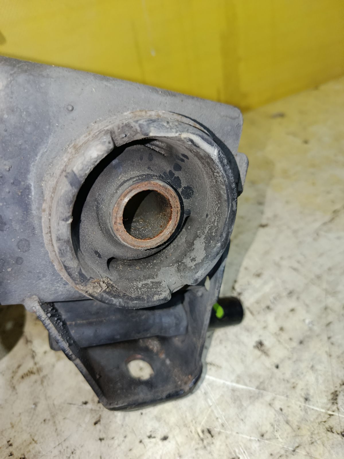 Балка подвески на Nissan Teana J31 VQ23DE Фото 5