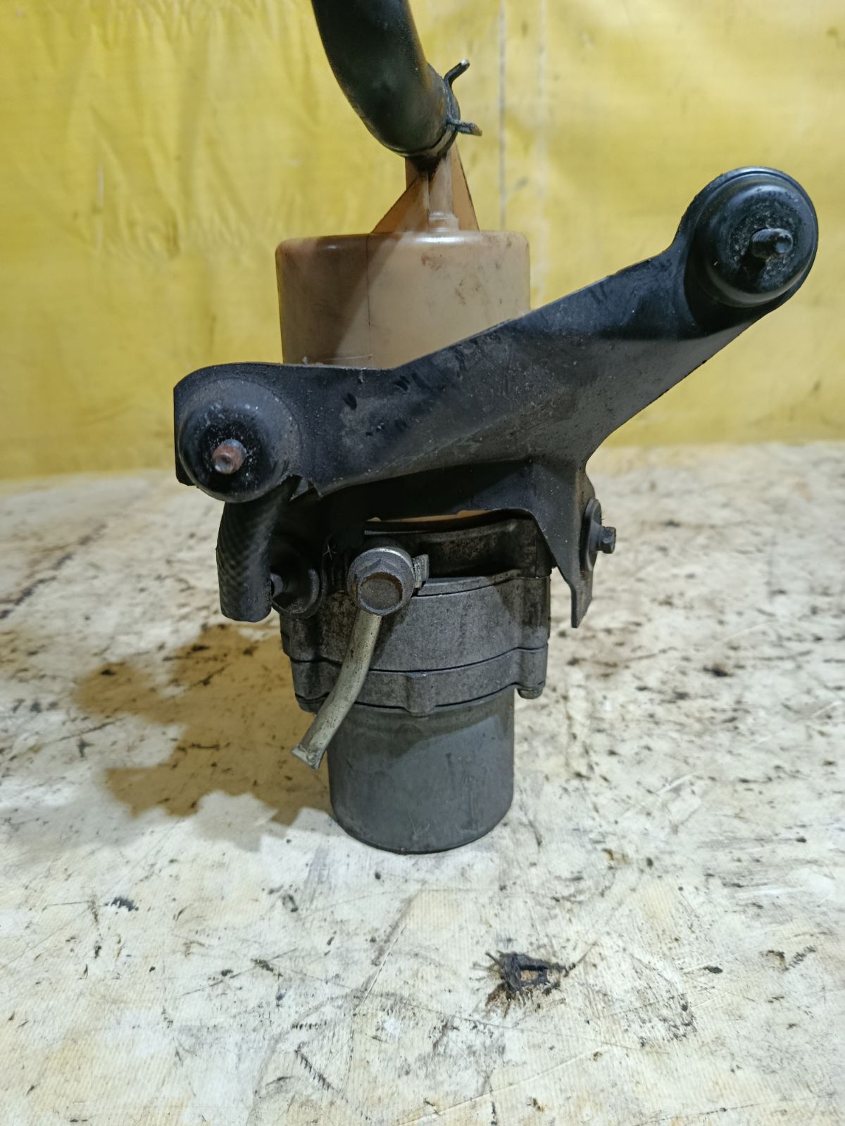 Насос гидроусилителя на Mazda 3 BK5P Фото 2