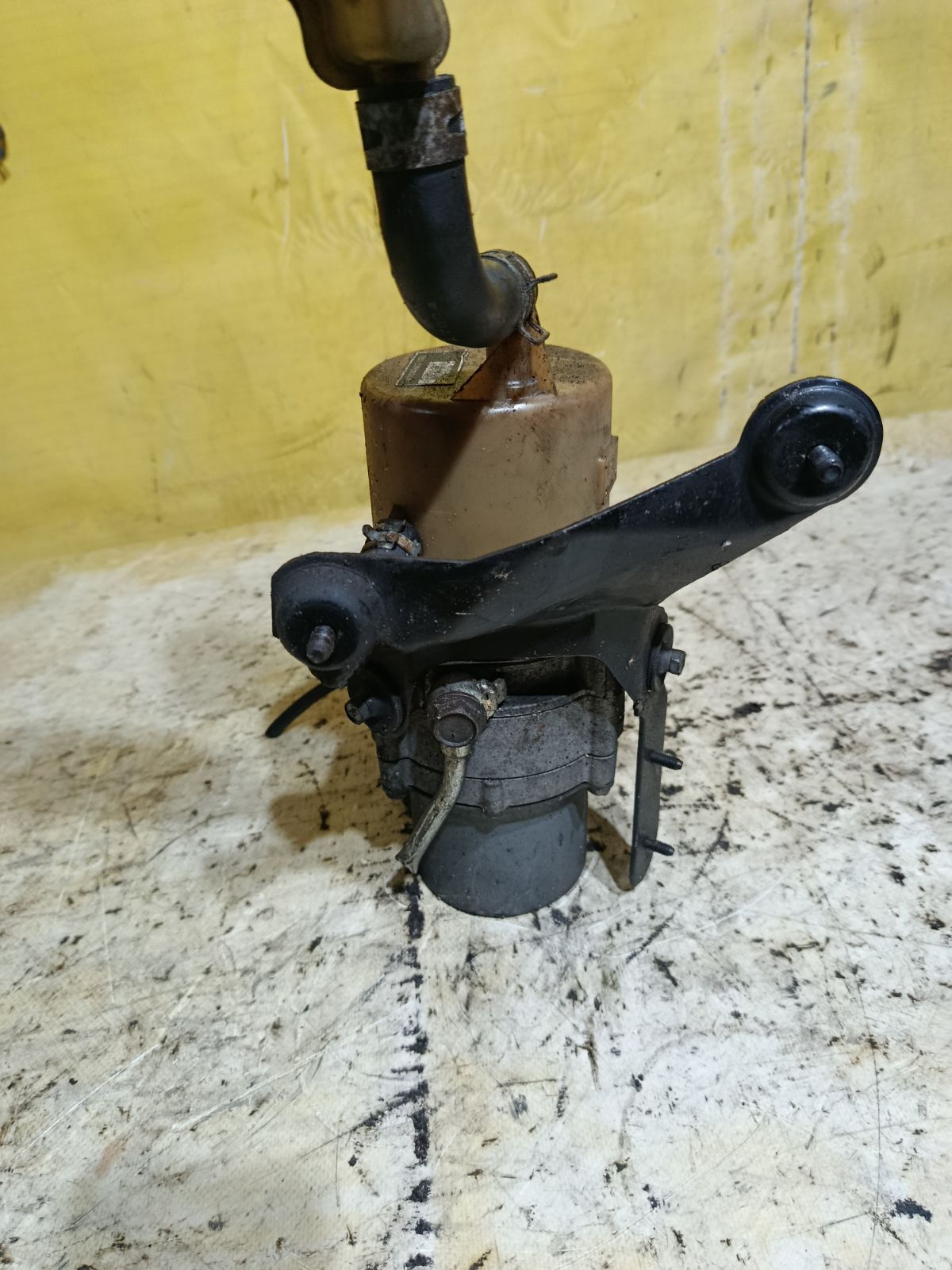 Насос гидроусилителя на Mazda 3 BK5P Фото 2