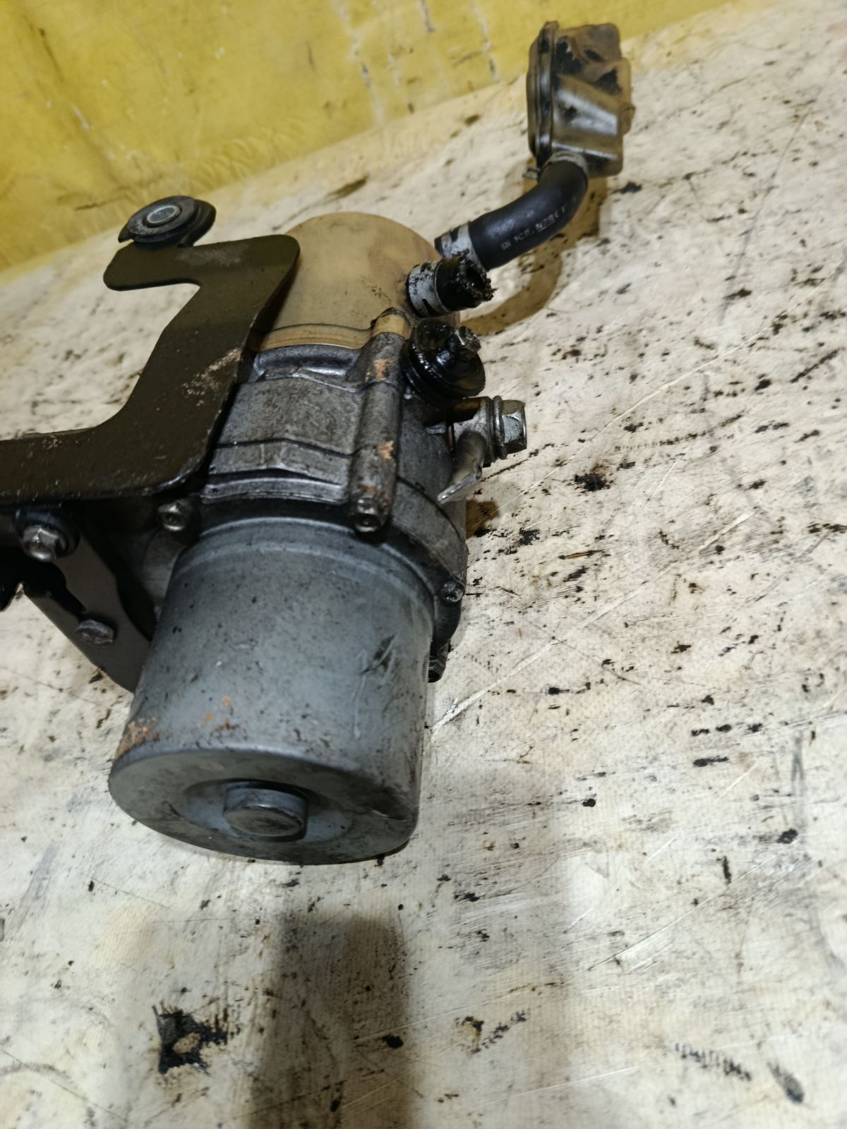 Насос гидроусилителя на Mazda 3 BLEFW Фото 3