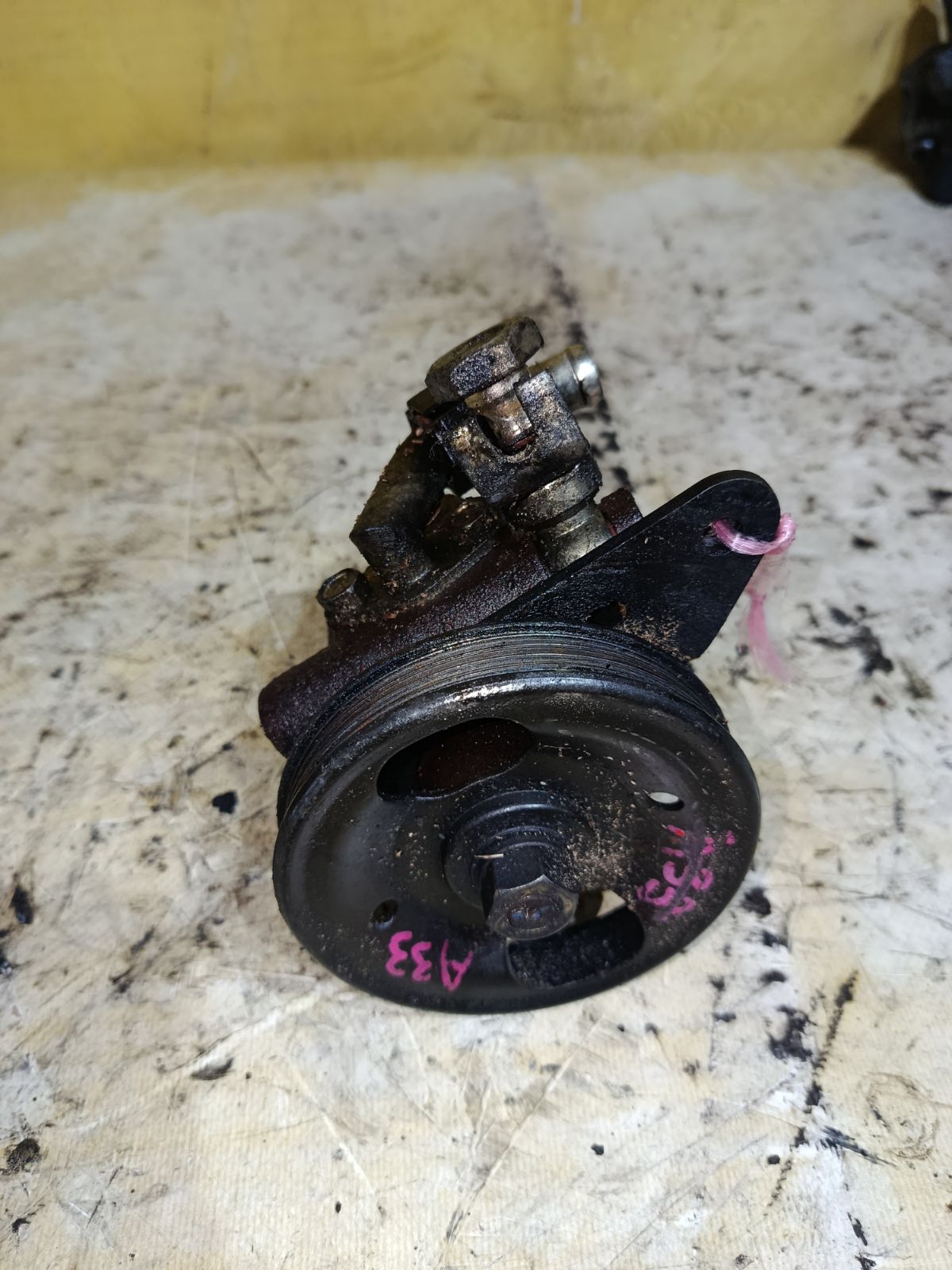 Насос гидроусилителя на Nissan Cefiro A33 VQ20DE Фото 1