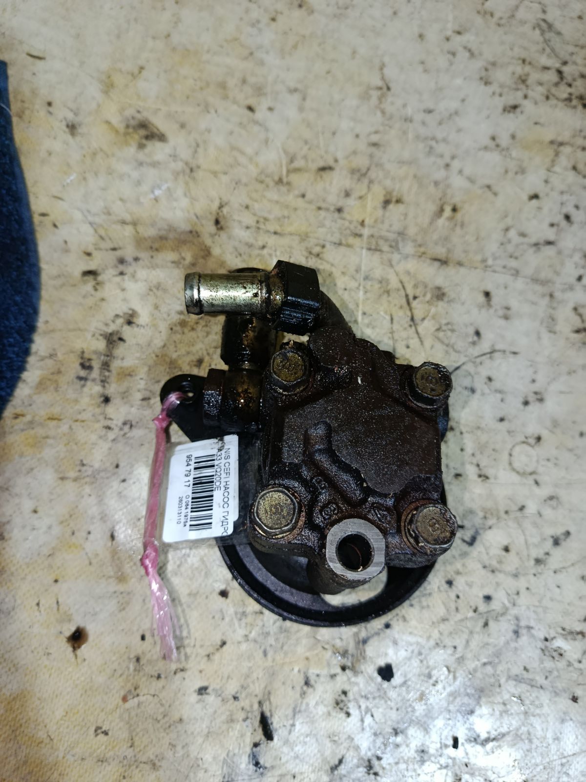 Насос гидроусилителя на Nissan Cefiro A33 VQ20DE Фото 3