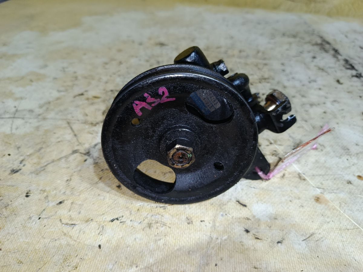 Насос гидроусилителя на Nissan Cefiro A32 VQ20DE Фото 1