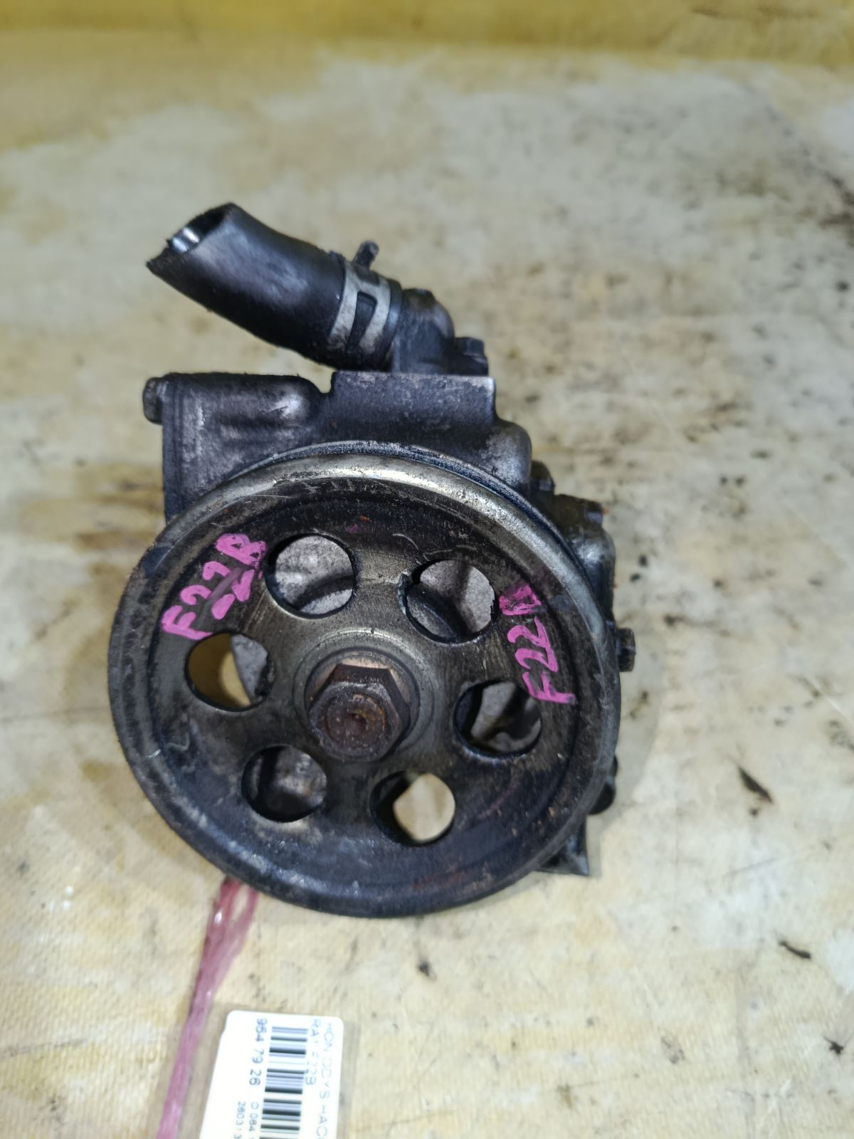 Насос гидроусилителя 56110-P1E-003 на Honda Odyssey RA1 F22B Фото 1