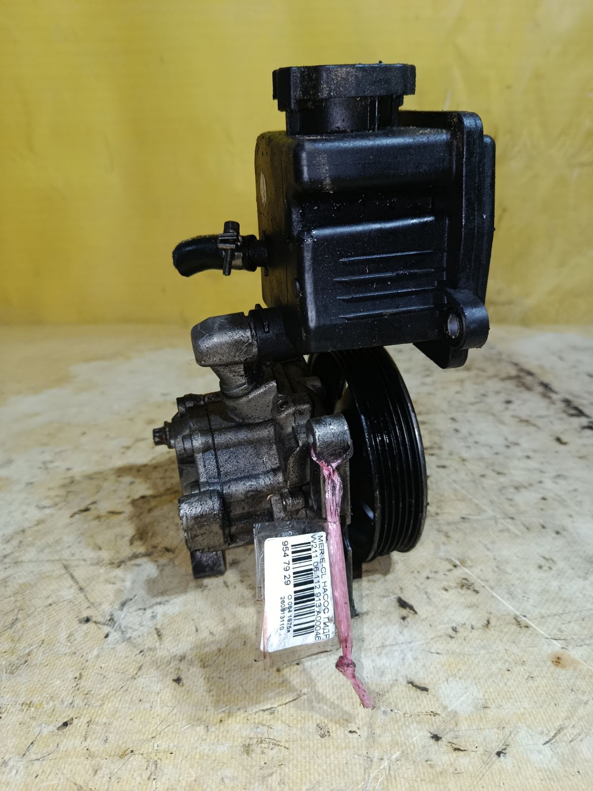 Насос гидроусилителя A0004600183, 8001672, A0034666001, A0044661401 на Mercedes-Benz E-Class W211.061 112.913 Фото 2
