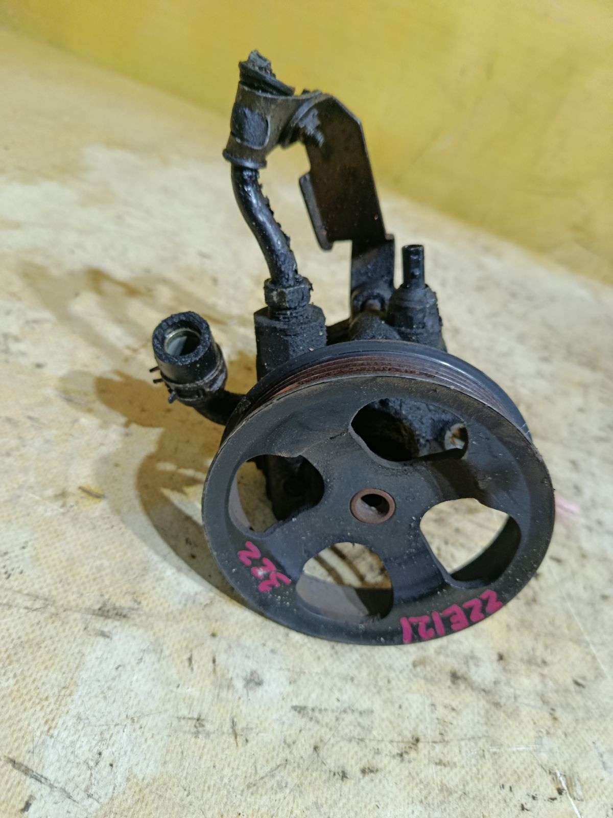 Насос гидроусилителя на Toyota Corolla ZZE121 3ZZ-FE Фото 1