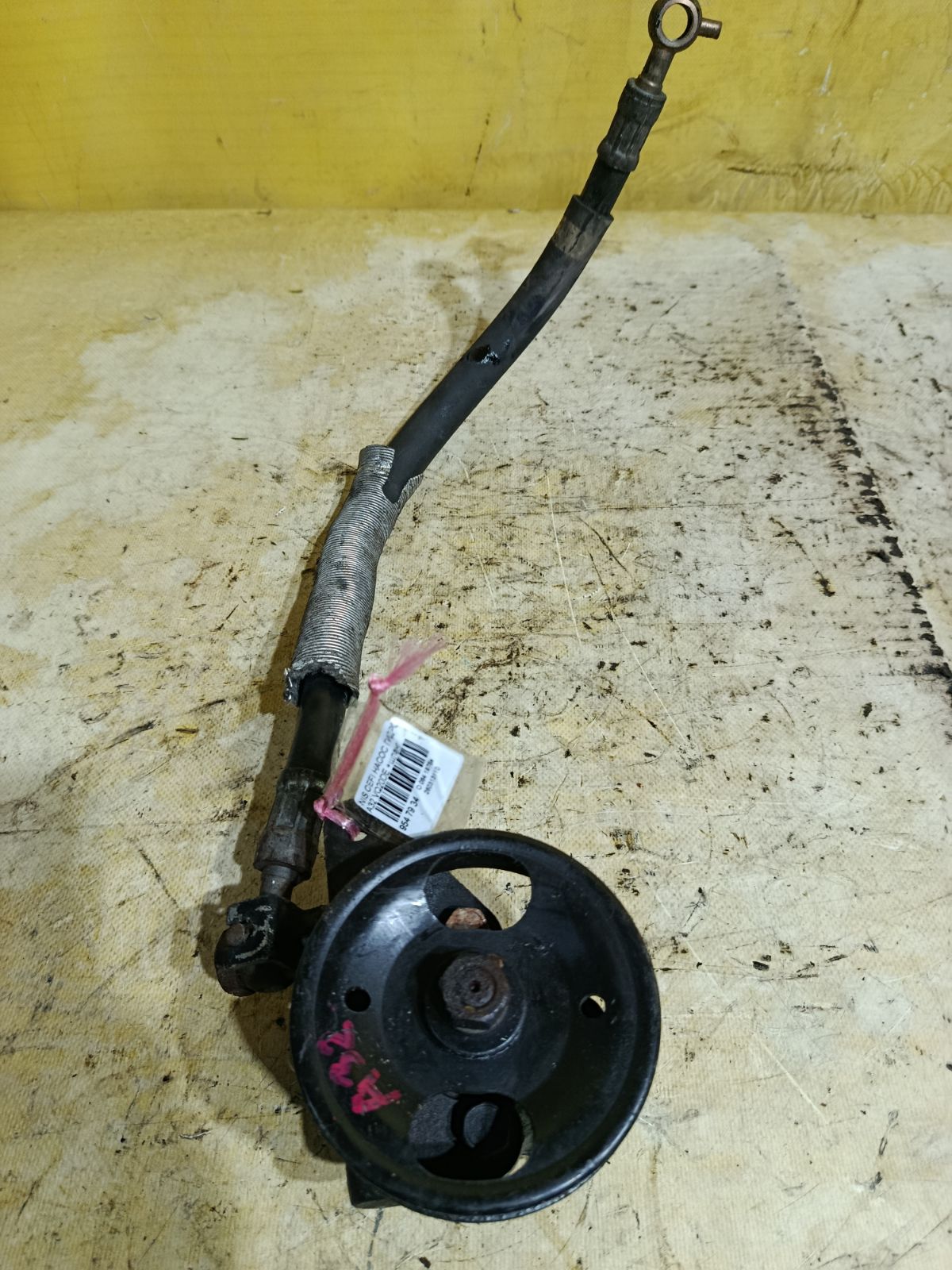 Насос гидроусилителя на Nissan Cefiro A32 VQ20DE Фото 1