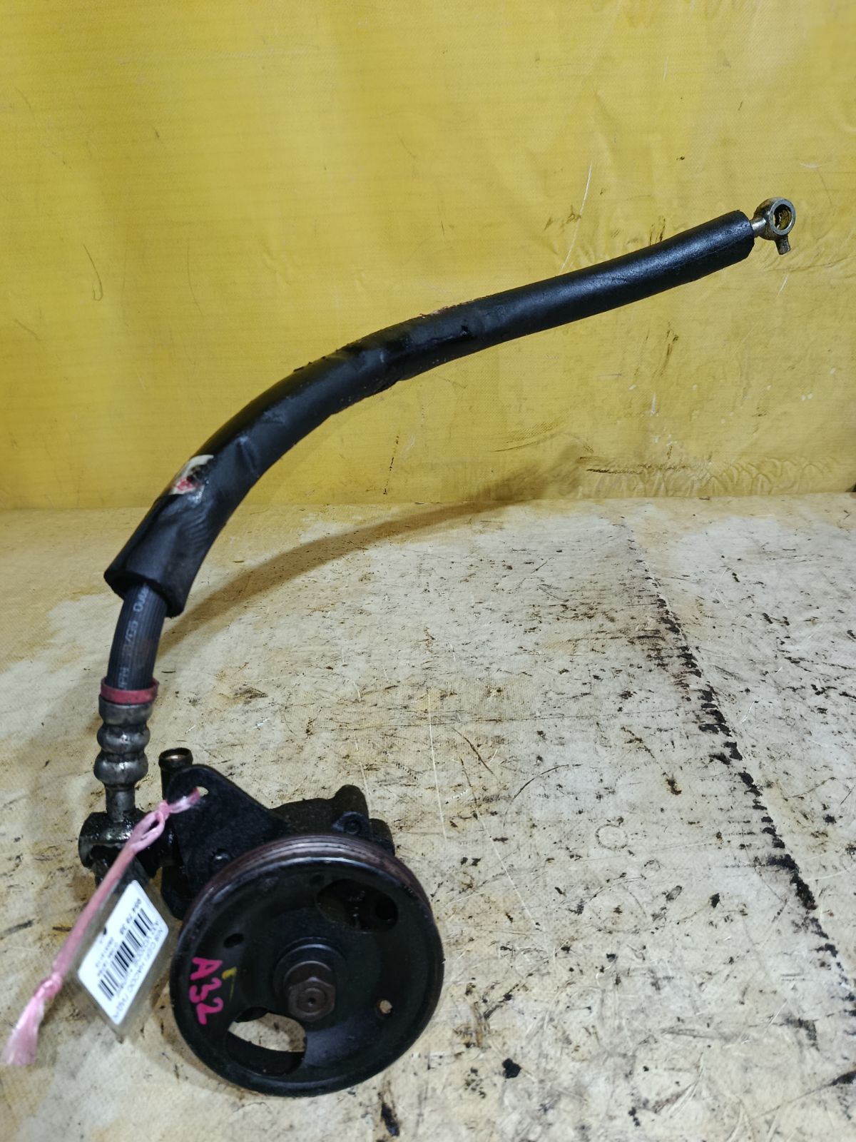 Насос гидроусилителя на Nissan Cefiro A32 VQ20DE Фото 1