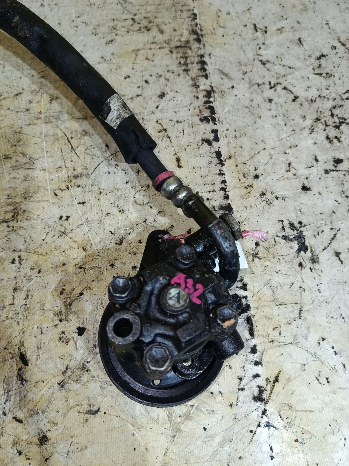 Насос гидроусилителя на Nissan Cefiro A32 VQ20DE Фото 2