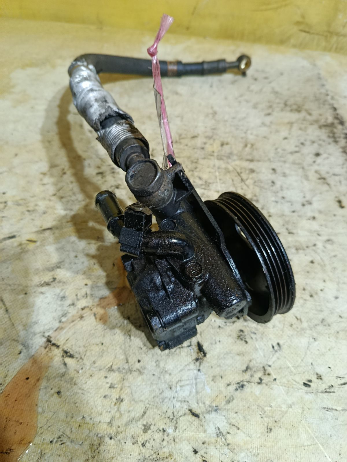 Насос гидроусилителя на Nissan Cefiro A32 VQ20DE Фото 2