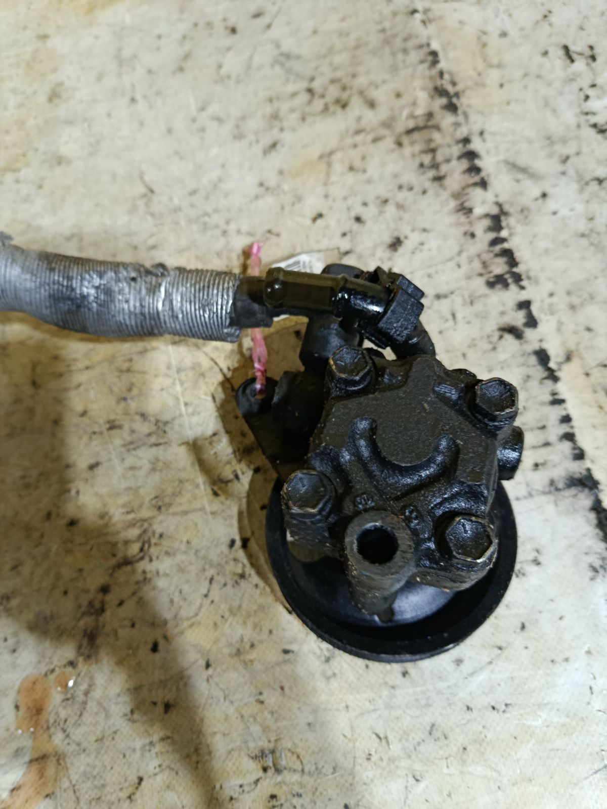 Насос гидроусилителя на Nissan Cefiro A32 VQ20DE Фото 3