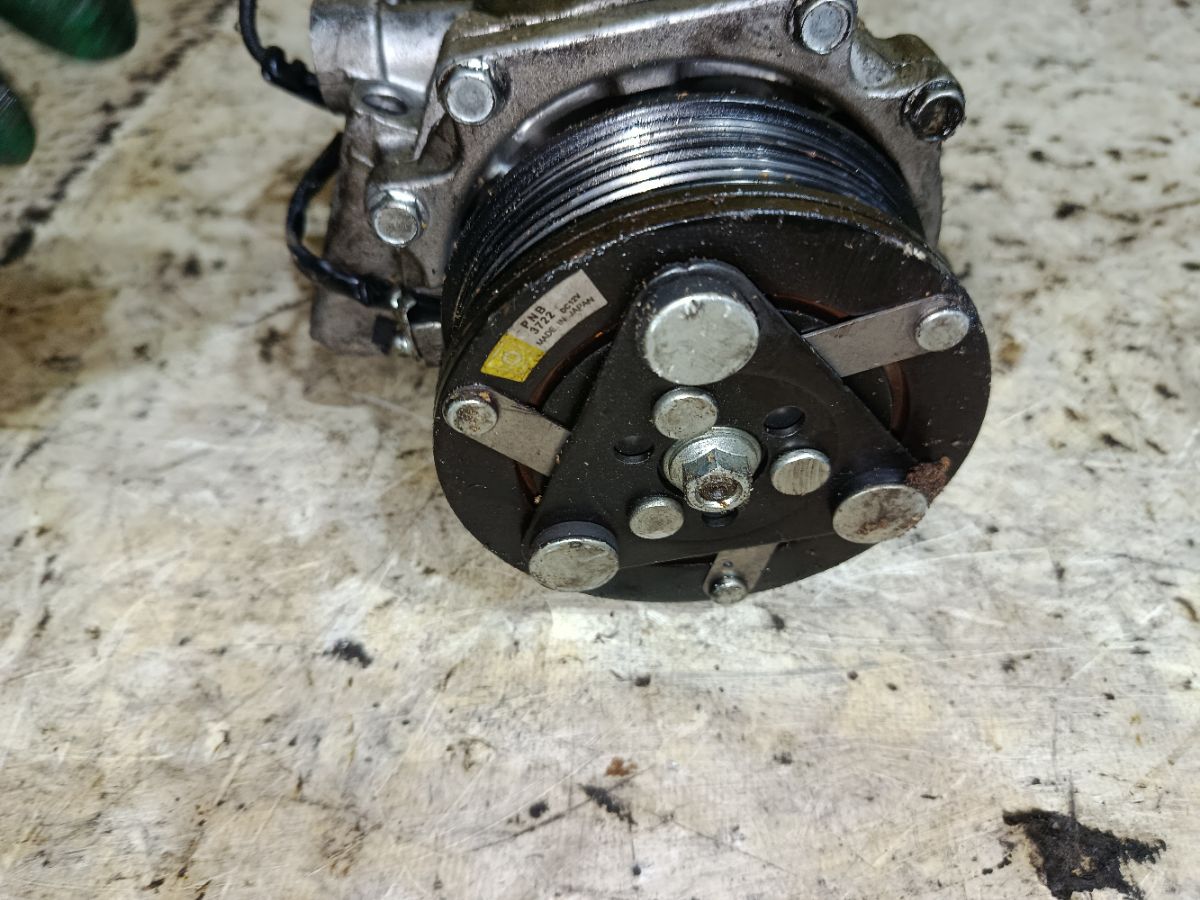 Компрессор кондиционера на Honda Cr-V RD5 K20A Фото 3