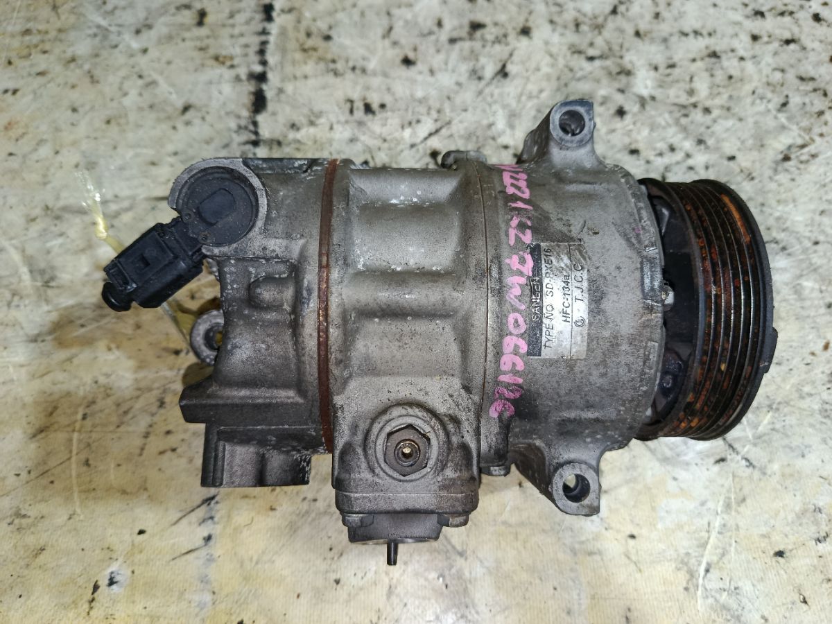 Компрессор кондиционера на Volkswagen Golf V 1K Фото 2