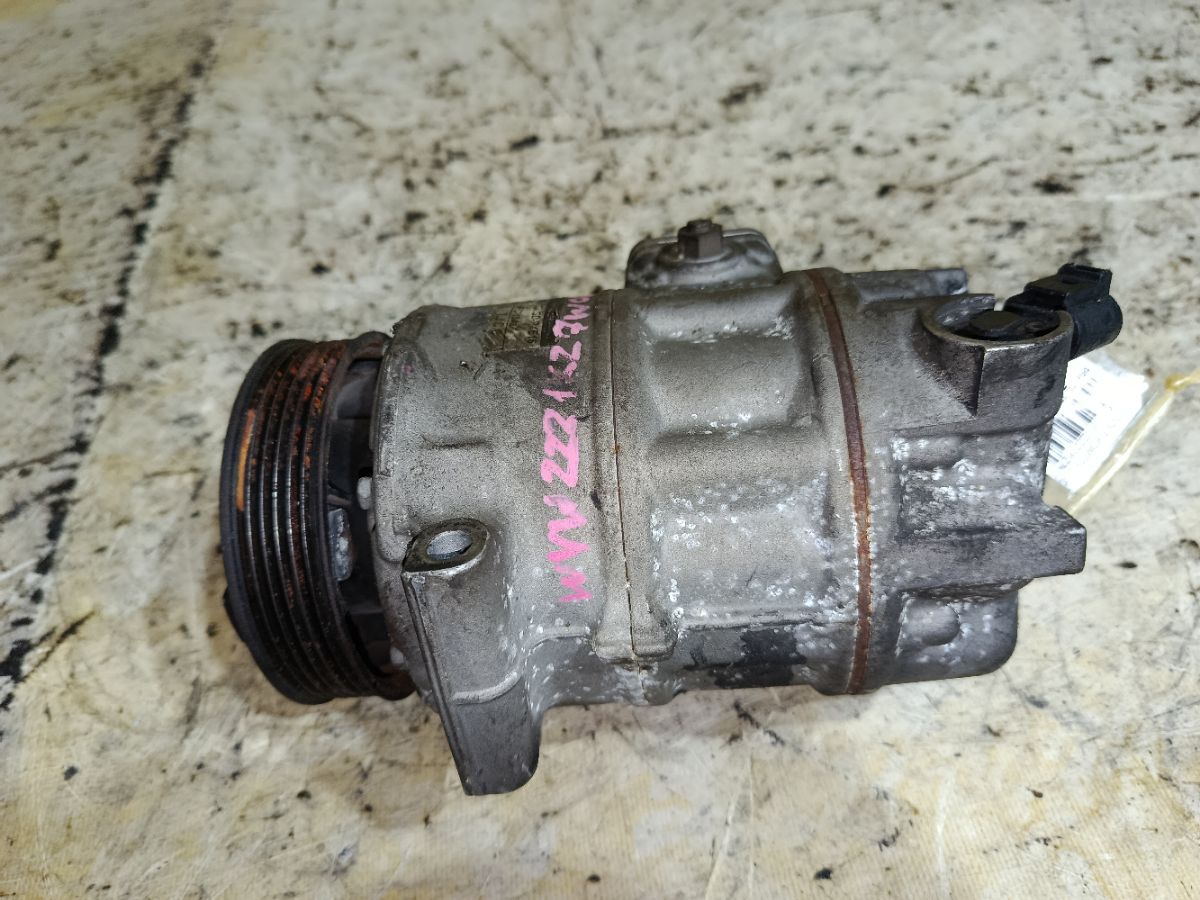 Компрессор кондиционера на Volkswagen Golf V 1K Фото 3