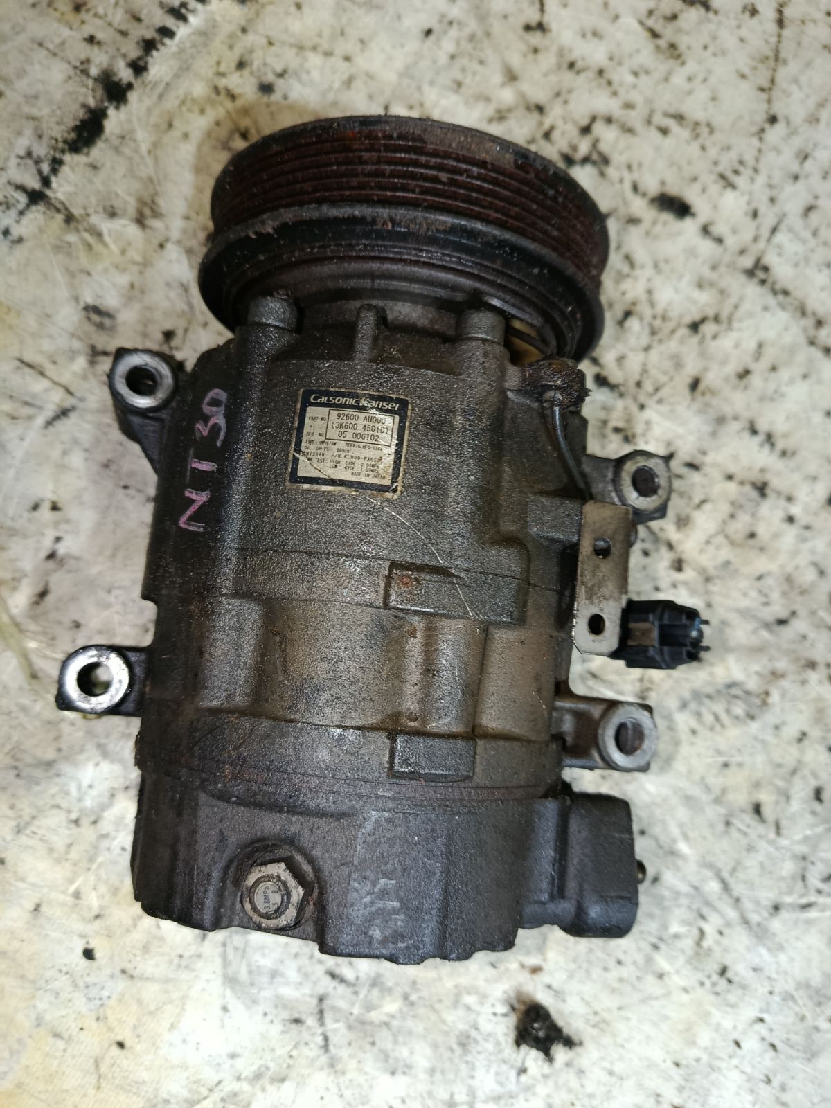 Компрессор кондиционера 92600-AU000 на Nissan X-Trail NT30 QR20DE Фото 2