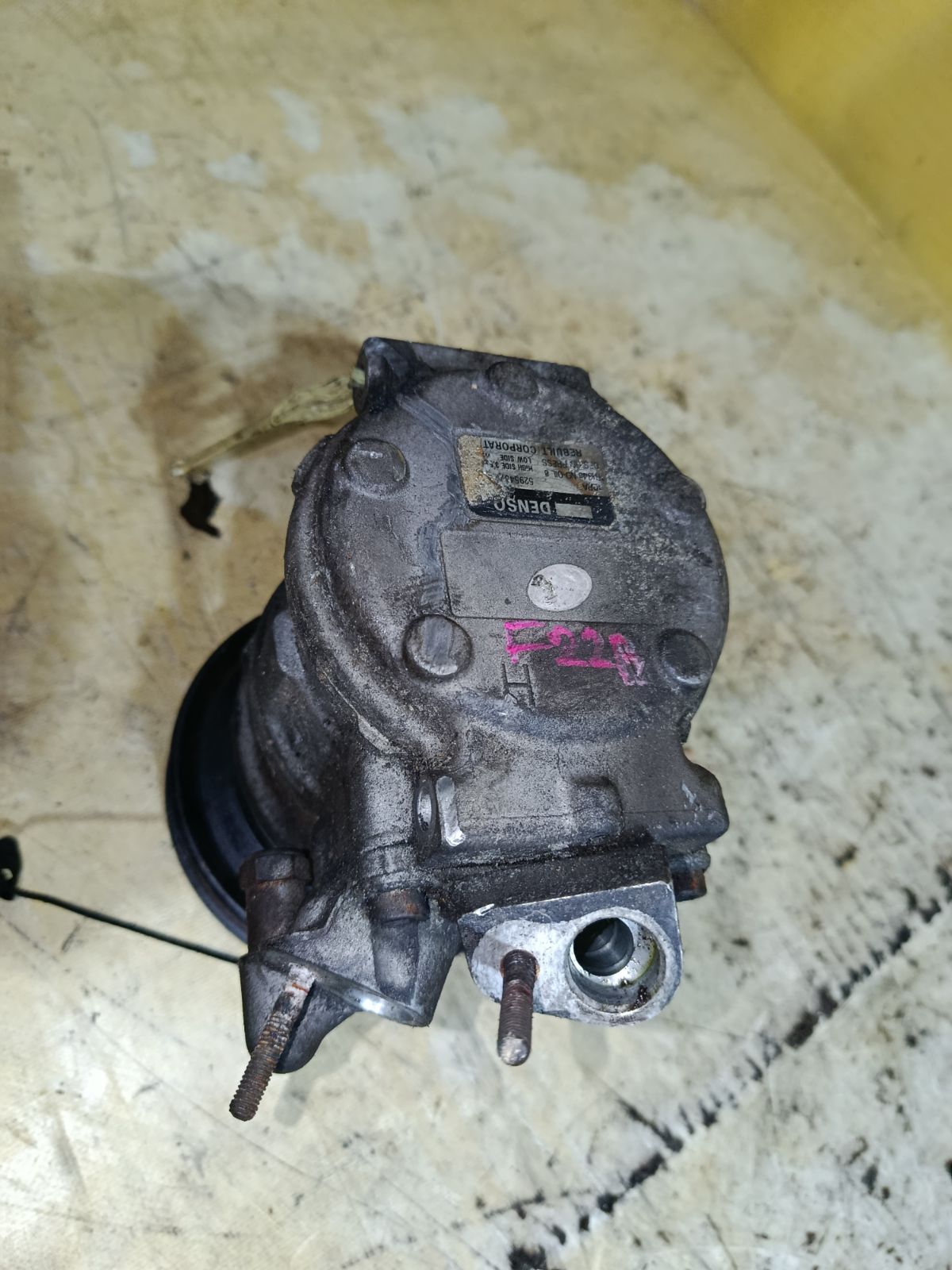 Компрессор кондиционера на Honda Odyssey RA1 F22B Фото 4