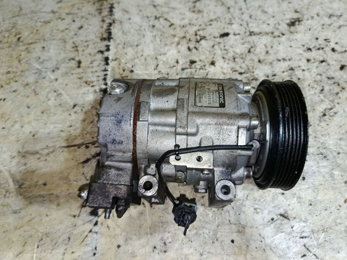 Компрессор кондиционера 92600-AU000 на Nissan X-Trail NT30 QR20DE Фото 1