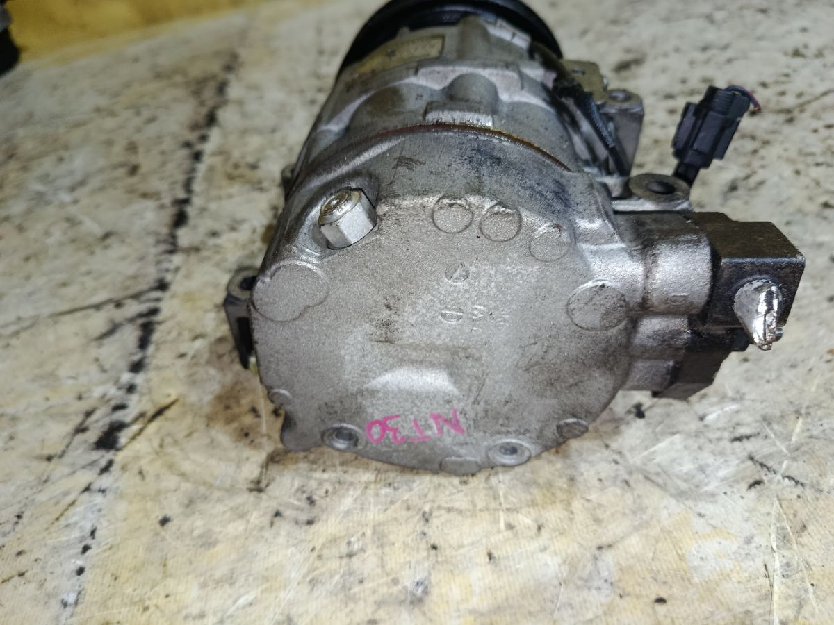 Компрессор кондиционера 92600-AU000 на Nissan X-Trail NT30 QR20DE Фото 5