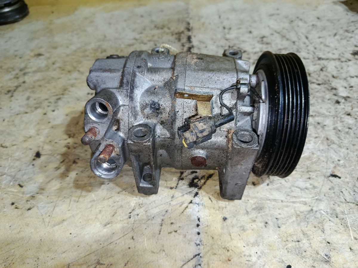 Компрессор кондиционера на Nissan Cefiro A33 VQ20DE Фото 1
