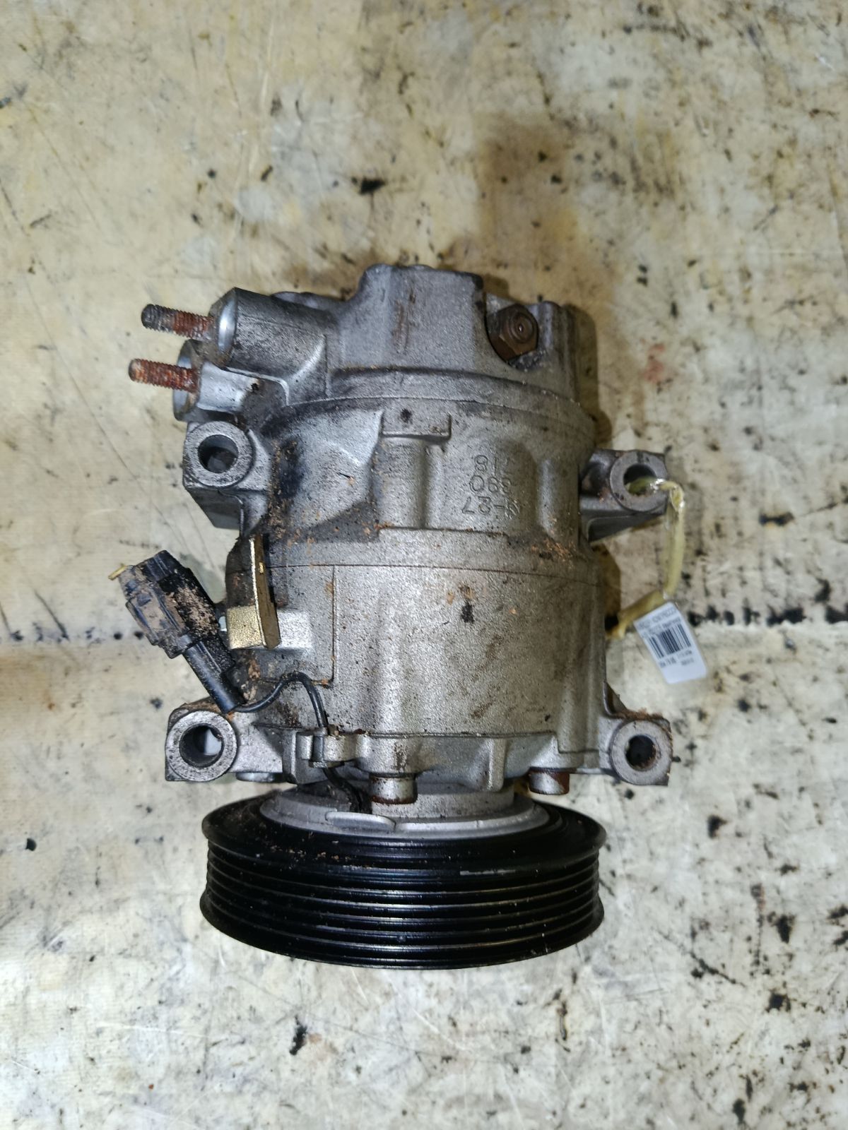 Компрессор кондиционера на Nissan Cefiro A33 VQ20DE Фото 2