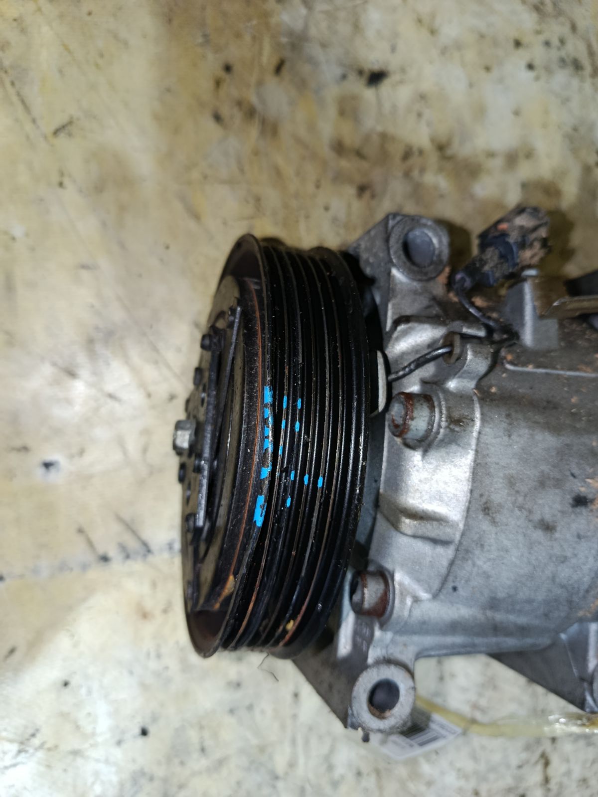 Компрессор кондиционера на Nissan Cefiro A33 VQ20DE Фото 4