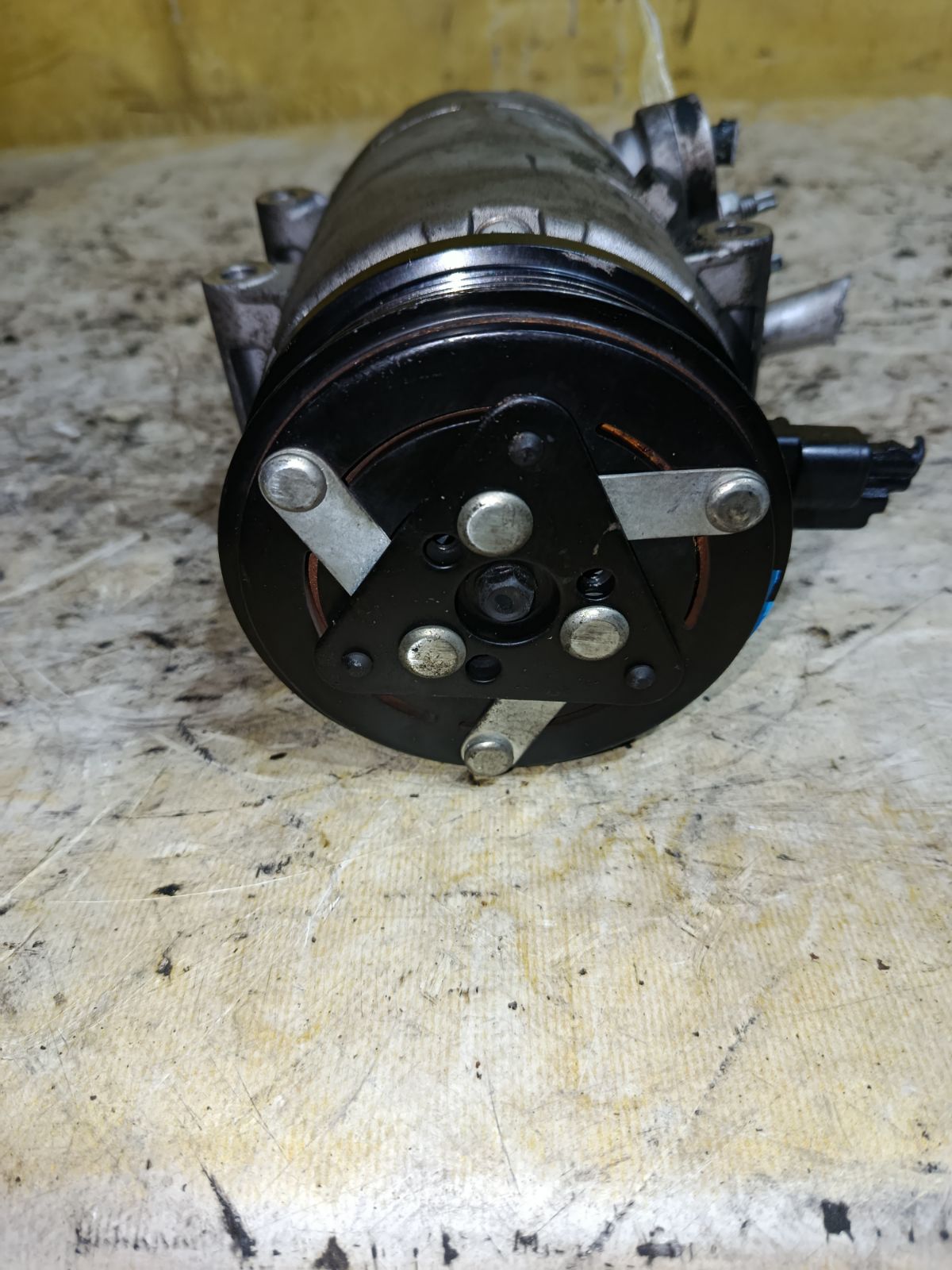 Компрессор кондиционера BV6N-19D629-BF на Ford Focus 2 Фото 4