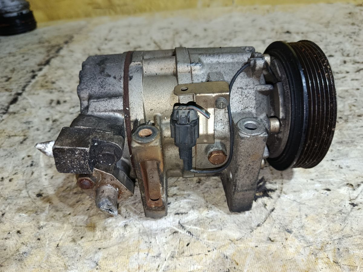 Компрессор кондиционера на Nissan X-Trail NT30 QR20DE Фото 1